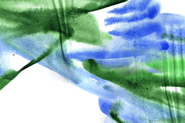 Fondo de acuarela pintado a mano con tocones azules y verdes salpicando sobre papel blanco en estilo mármol
. - Foto, Imagen