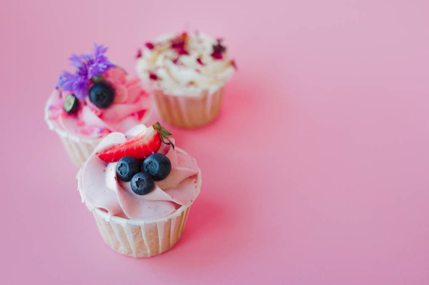 set of delicious cupcakes with different fillings and cream. Three muffin's with cream - Foto, Bild