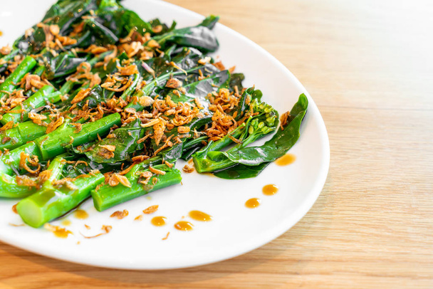 Stir fried Chinese broccoli or Kale in oyster sauce - Foto, Bild