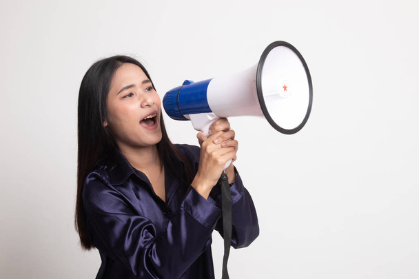 Beautiful young Asian woman announce with megaphone. - Foto, Imagen