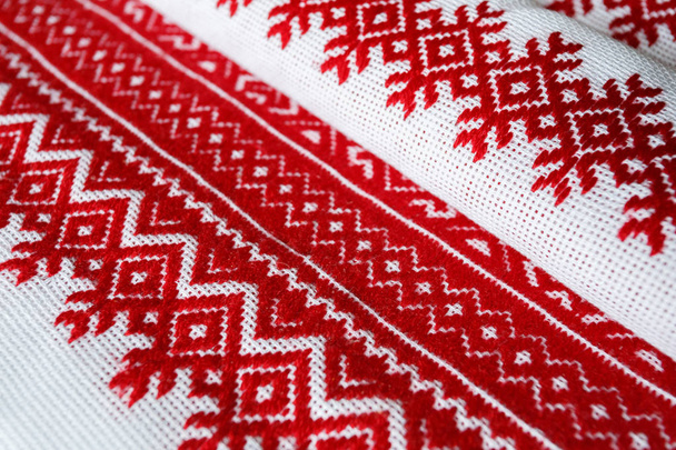 besticktes ukrainisches Handtuch, ethnisches Ornament - Foto, Bild