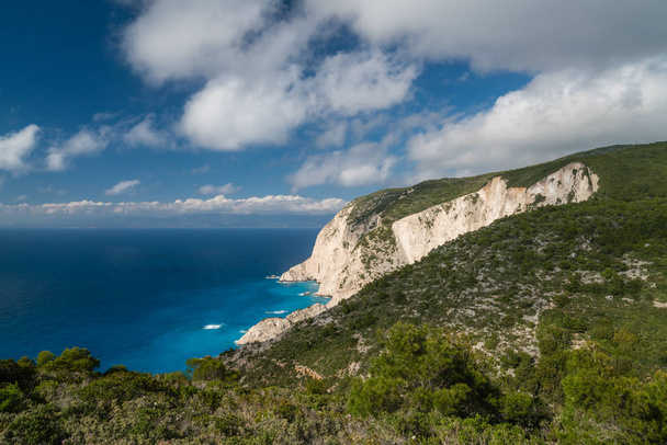 View of the cliffs near Shipwreck Cove - Foto, Bild
