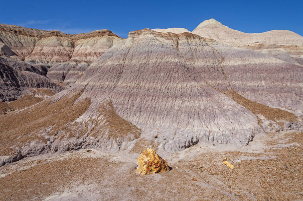 Pohled na barevné blufy v poušti - Fotografie, Obrázek