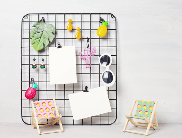 Wire grid board with girl's accessories and cards for inspiratio - Fotoğraf, Görsel