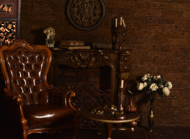 Ylellinen kuninkaallinen sisustus ruskea nojatuoli
 - Valokuva, kuva