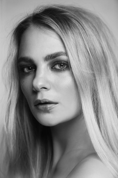 Black and white portrait of young beautiful woman with smoky eye - 写真・画像