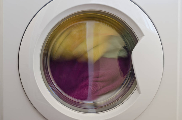 Washing machine door with rotating garments inside - Foto, Imagem