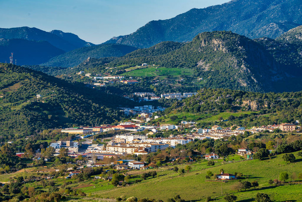 Ubrique, Cadiz. Espanjasta. Andalusian valkoiset kylät puistossa o
 - Valokuva, kuva