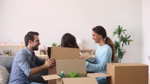 Child girl jump out of box playing on moving day - Footage, Video