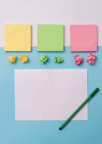 Note papers and pen above coloured backdrop. Pastel colour stationary placed on the top of soft huedtone surface. Artistic way in arranging flat lays photography - Fotografie, Obrázek