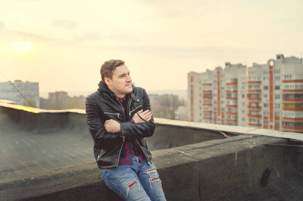  young  man in casual clothes on roof - Foto, afbeelding