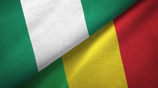 Nigeria und Mali zwei Flaggen Textiltuch, Textur - Foto, Bild