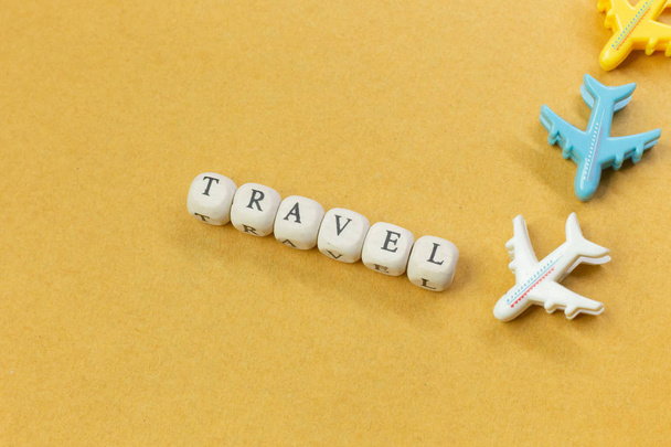 Travel Cube drewno bliska obraz dla treści podróży. - Zdjęcie, obraz