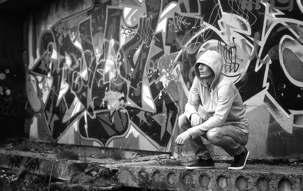 man in a hoodie black and white - Fotografie, Obrázek