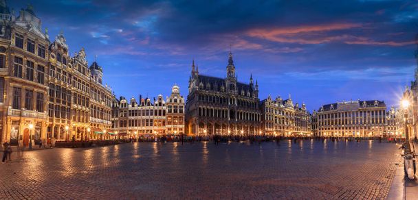 Grand Place in Brussels at night, Belgium - 写真・画像