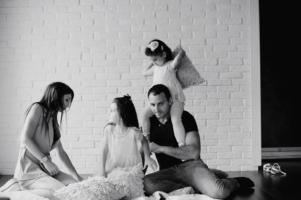 Young family with daughters  - Fotografie, Obrázek