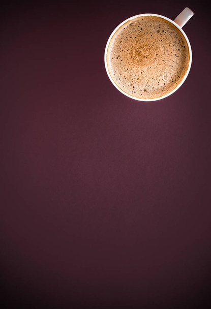 朝のコーヒー、コピースペース付きのフラットレイの背景 - 写真・画像