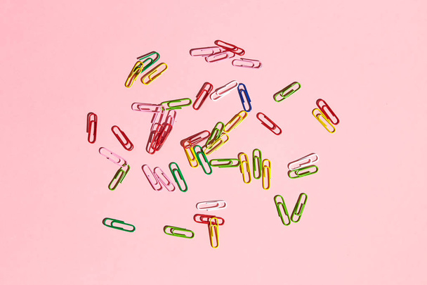pile of paper clips isolated on pink background - Fotografie, Obrázek