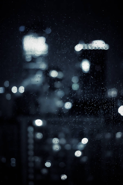 Μεγάλα φώτα μητροπολιτικής πόλης τη νύχτα, θολή φόντο - Φωτογραφία, εικόνα