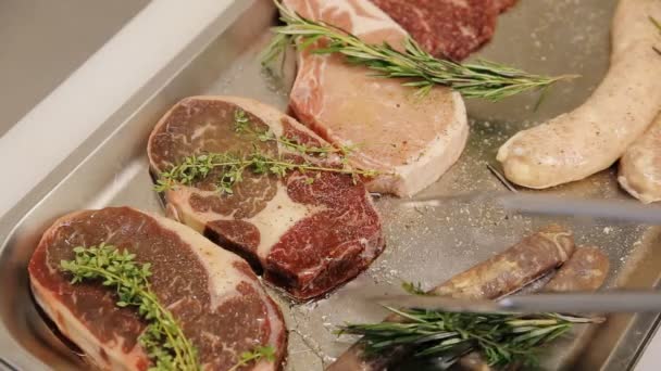 Cook preparing meat for grilling - Metraje, vídeo
