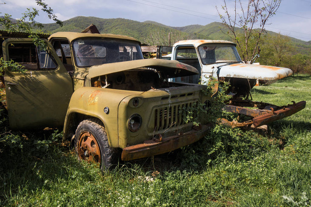 eski paslı rus kamyon - Fotoğraf, Görsel