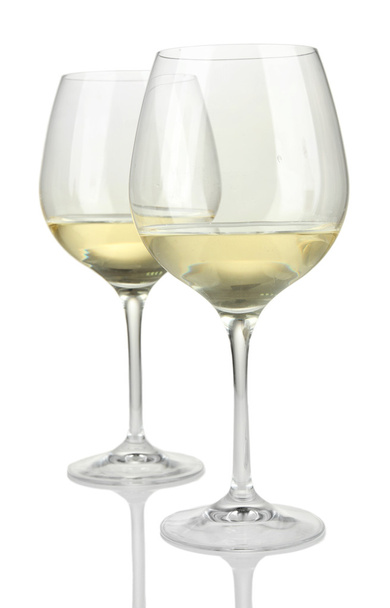 Two glasses of white wine, isolated on white - Foto, Imagen