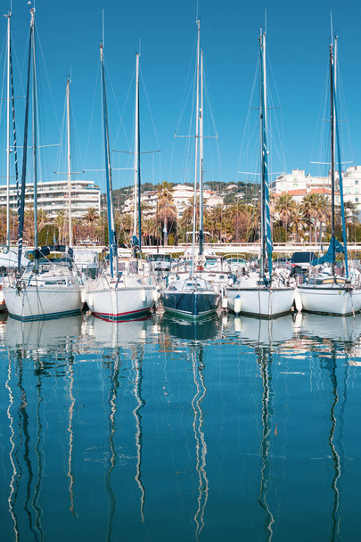 カンヌのマリーナのヨットの眺め, フランス - 写真・画像