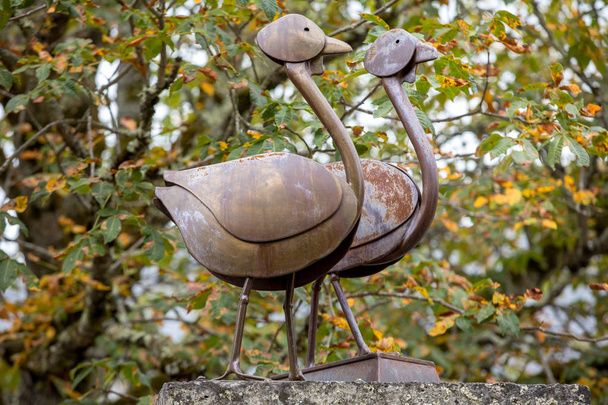  Symbolische ganzen standbeeld in domme. Departement Dordogne, Aquitaine, Frankrijk. Domme is beroemd om foie gras en lekker eten - Foto, afbeelding