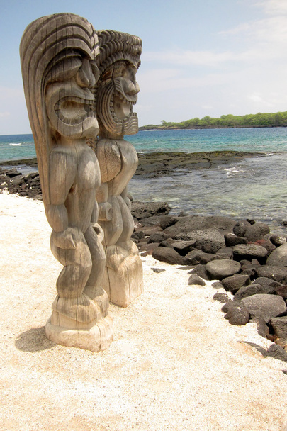 Sacred Statue in the City of Refuge at the Pu'uhonua o Honaunau National Park in Hawaii. - Photo, Image