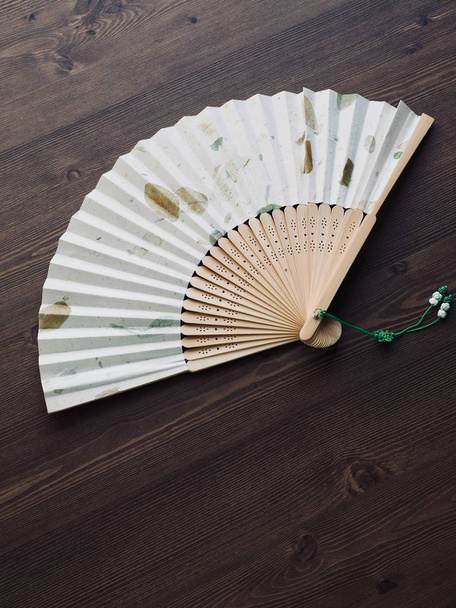 Корейський традицалскладний вентилятор, літо - Фото, зображення