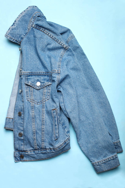 Стильна модна джинсова куртка
 - Фото, зображення