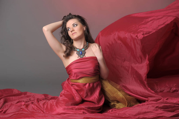 Elegant Fashion Model in Fluttering Red Gown - Foto, afbeelding