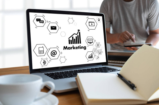 Marketing concept Business man startup project DIGITAL MARKETING - Foto, immagini