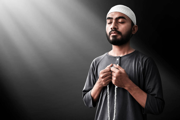 Religious muslim man praying with rosary beads - Foto, immagini