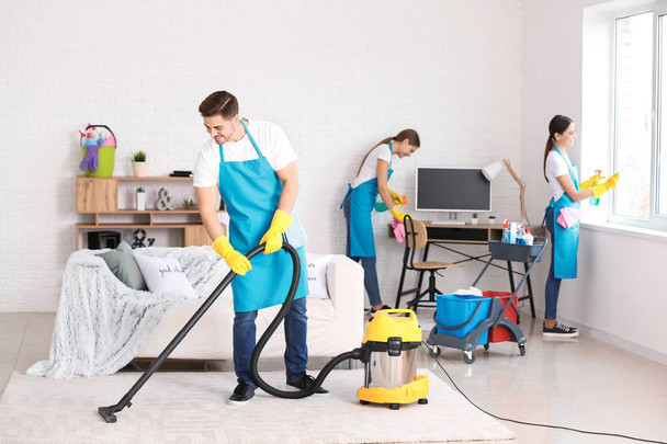 Team of janitors cleaning flat - Foto, afbeelding