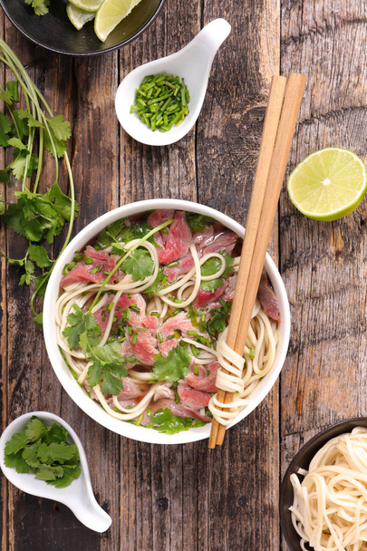 broth with noodles, beef and coriander - Foto, Imagen