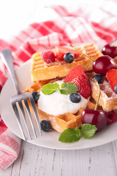 waffle with berry fruit and cherry fruit - Fotoğraf, Görsel