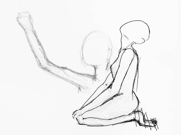 на коленях женская фигура, нарисованная чернилами
 - Фото, изображение