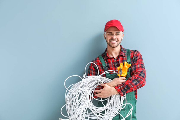 Male electrician on color background - Photo, Image