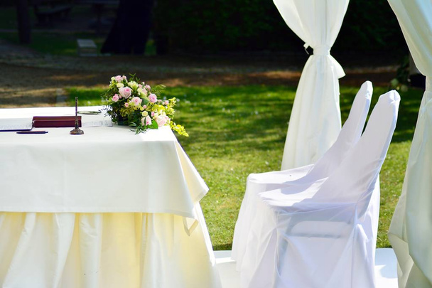 Cerimônia de casamento em um belo jardim - Foto, Imagem