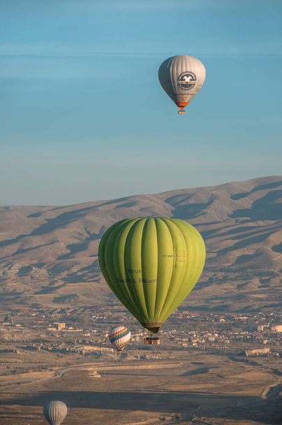 Balloons with passengers in the sky  - Фото, изображение