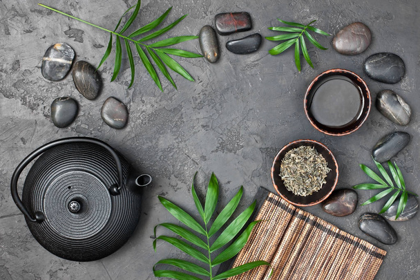 Traditional eastern teapot and teacups - Fotografie, Obrázek