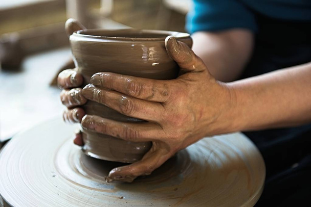 Krajkový výrobce a keramik vytvořit kresbu - Fotografie, Obrázek