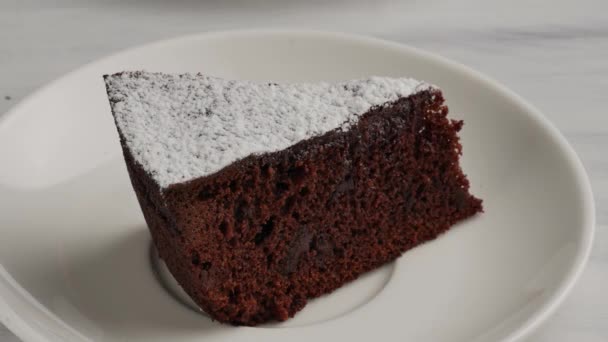 Time Lapse : Eating brownie chocolate cake  - Materiał filmowy, wideo