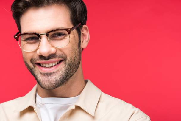 smiling handsome man in glasses looking at camera Isolated On pink - Foto, afbeelding