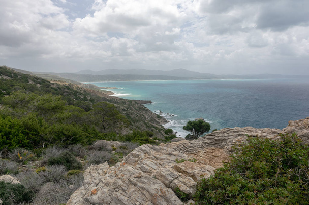 Vista das montanhas do Mar Mediterrâneo na ilha do
 - Foto, Imagem