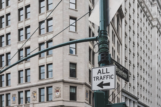 All traffic to left sign and Broadway street name sign - Foto, Imagem