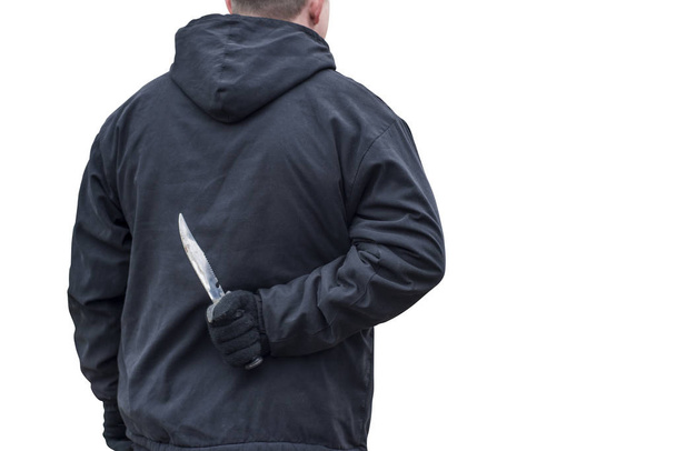 Mann mit Messer isoliert auf weißem Hintergrund. Verbrecher mit hinter dem Rücken versteckter Messerwaffe - Foto, Bild