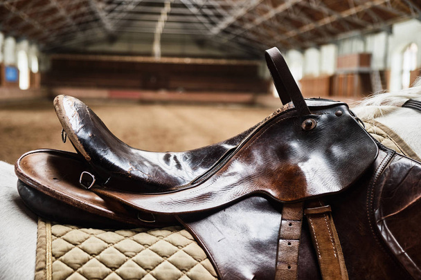 Leather horse saddle closeup. For the rider - Fotoğraf, Görsel