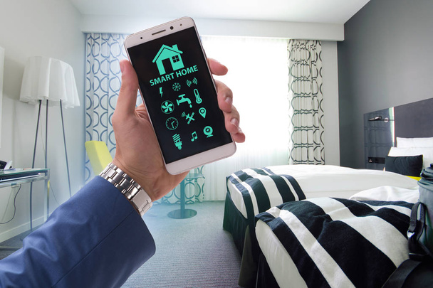 Smart Home Konzept mit Geräten und Geräten - Foto, Bild